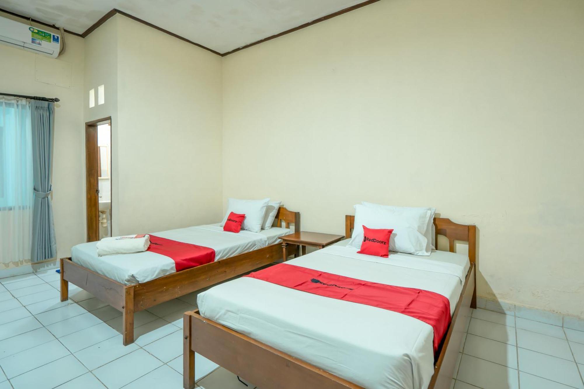 Reddoorz Plus At Mahajaya Hotel Denpasar Exterior foto