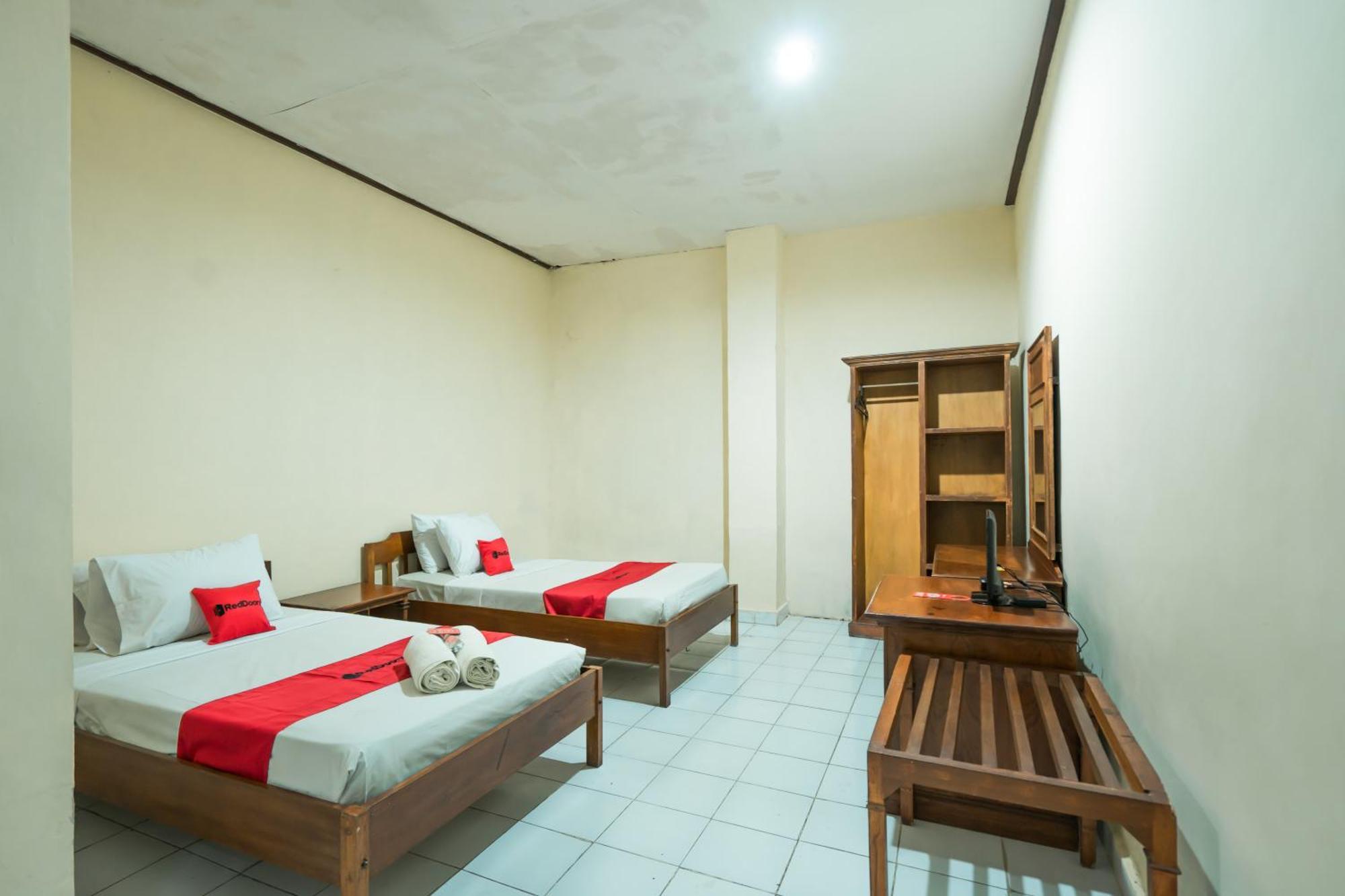 Reddoorz Plus At Mahajaya Hotel Denpasar Exterior foto