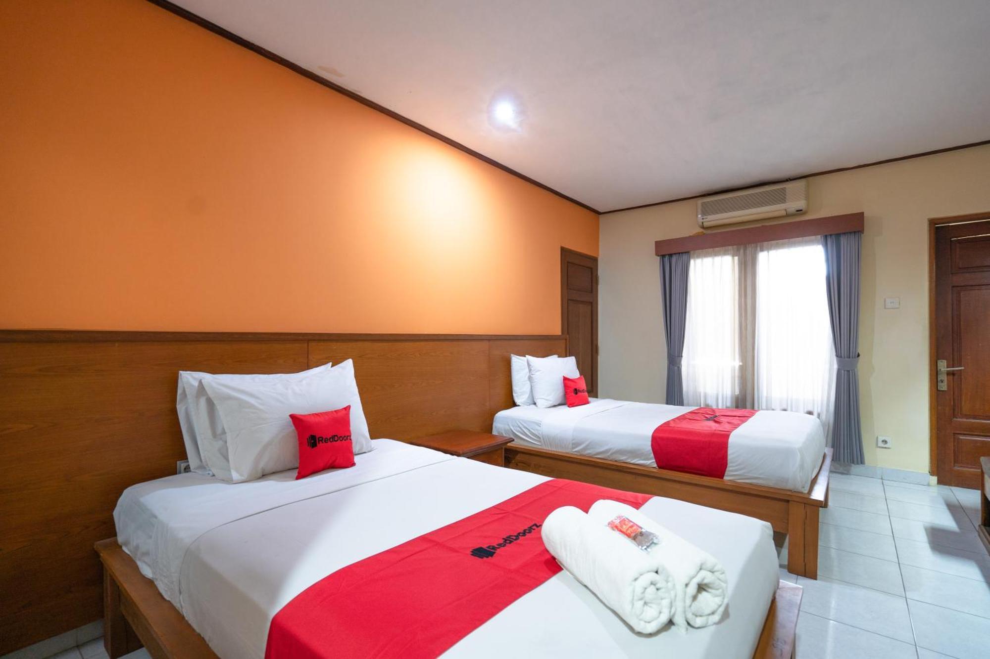 Reddoorz Plus At Mahajaya Hotel Denpasar Exterior foto
